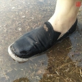 湿布鞋  踩水